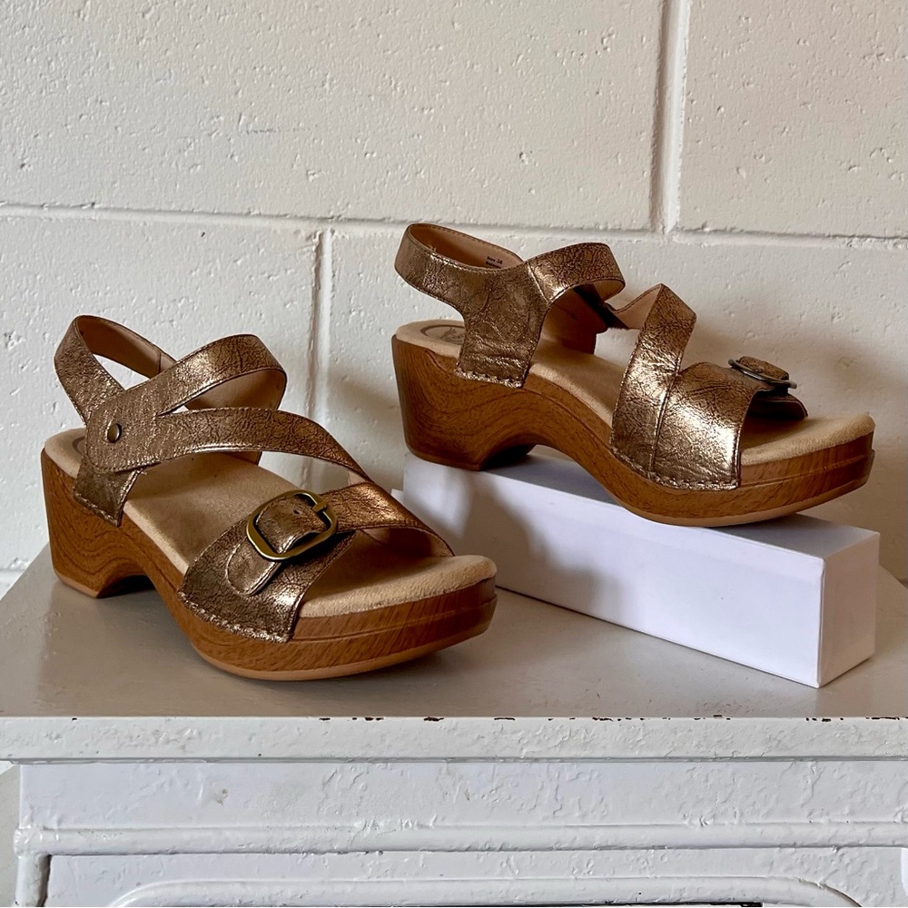 Dansko Gold Metallic Leather Sandel size 38
